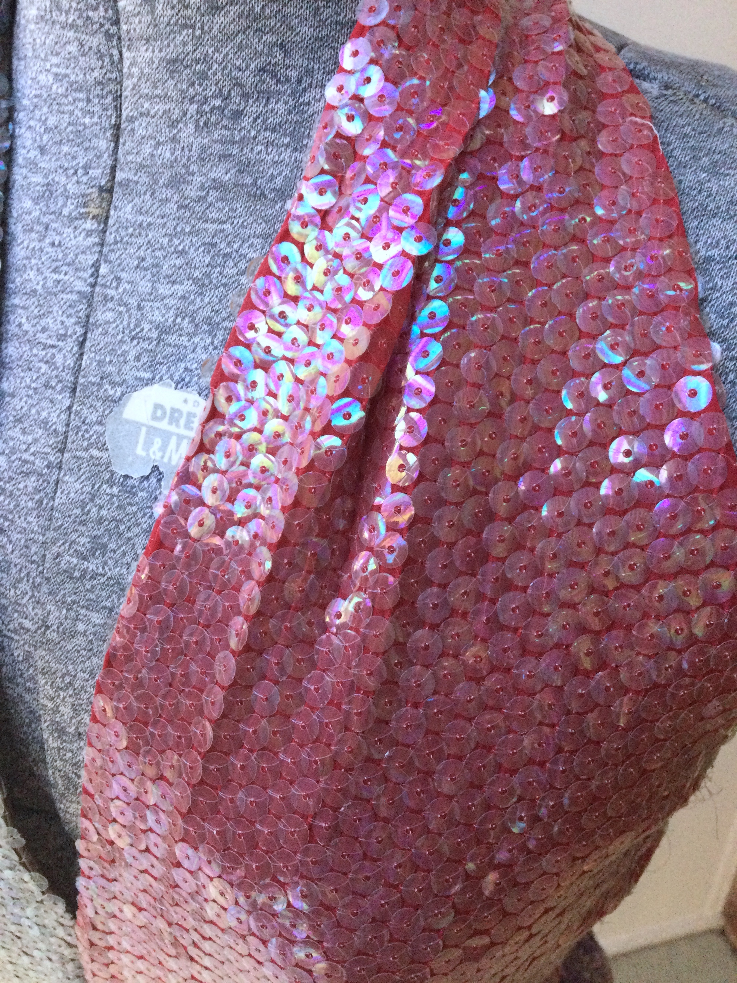 the sequins add gloss without changing the color of the silk